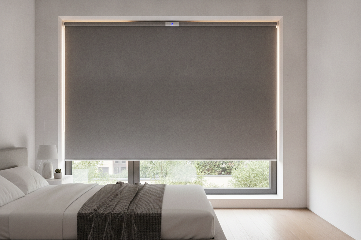 Blackout Roller Shades Inside Mount: Window Depth Mechanics, Light Gap Management, and Smart Motorization